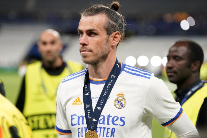 Misrable Gareth Bale with the Champions League medal