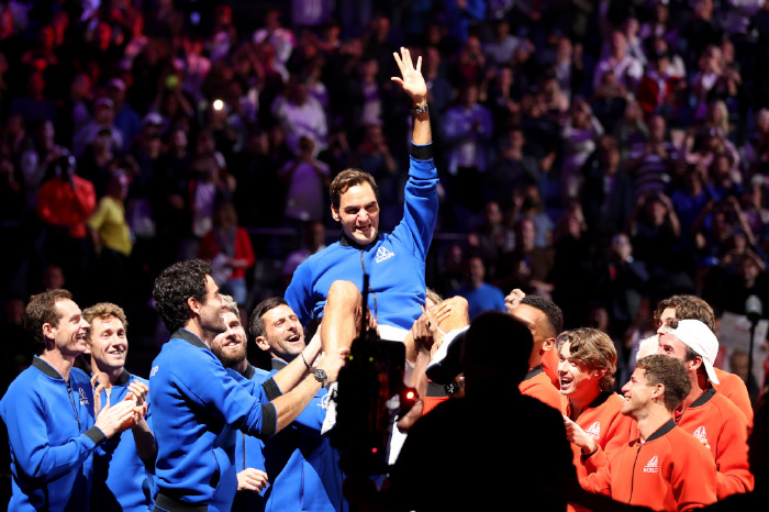 Roger Federer waves goodbye at the Laver Cup