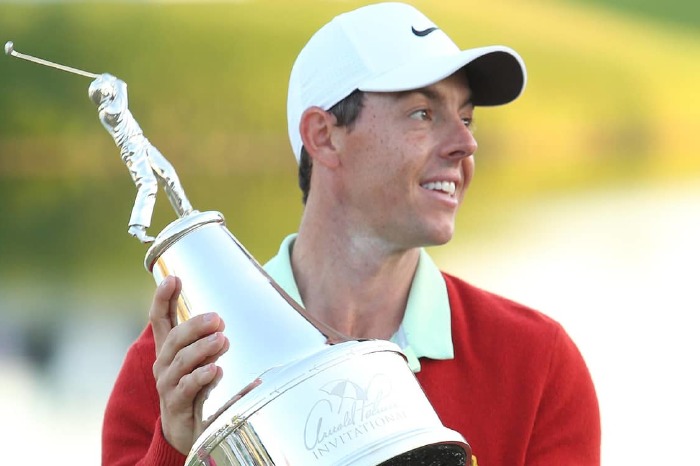 Rory McIlroy with the trophy in 2018