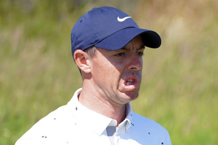 Rory McIlroy endured a frustrating third round in the US Open