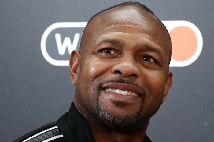 Roy Jones Jr predicts an 'easy win' for Oleksandr Usyk if he faces Canelo
