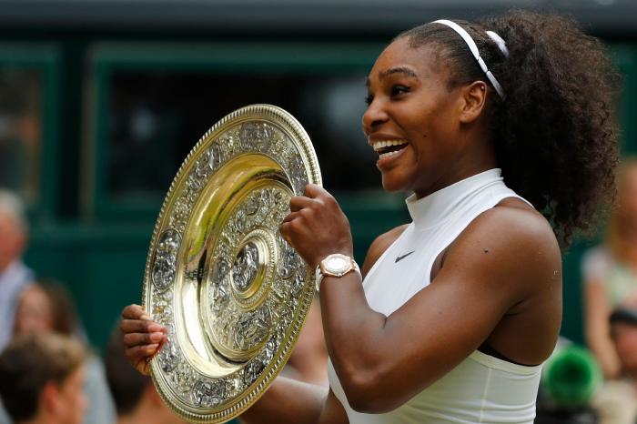 Serena Williams with Wimbledon trophy
