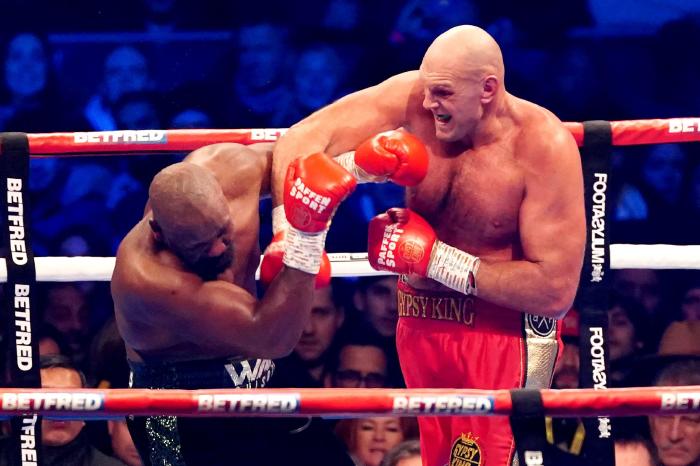 Tyson Fury beats Derek Chisora