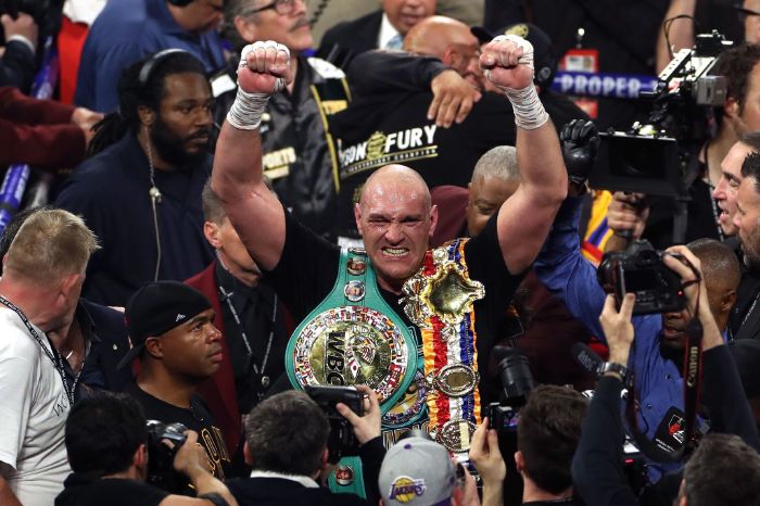 Tyson Fury destroys Dillian Whyte, wins inside six to retain WBC title
