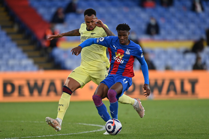 Wiflried Zaha and Gabriel duel during Crystal Palace vs Arsenal