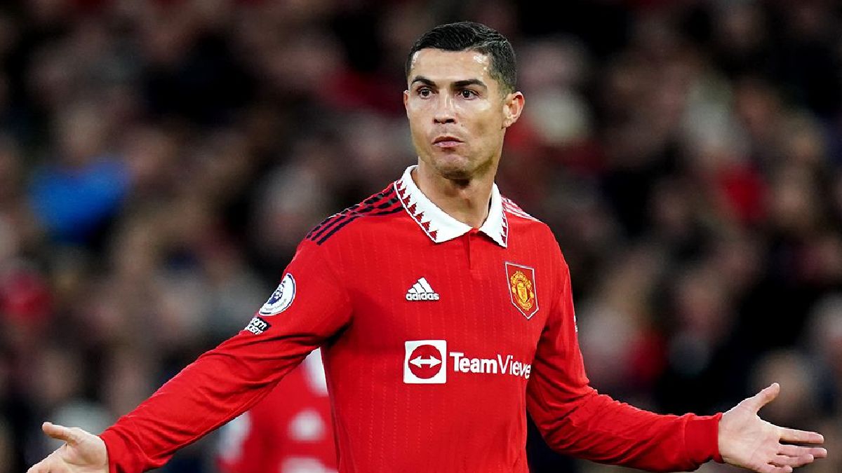 Cristiano Ronaldo leaves Manchester United to 'seek a new challenge'
