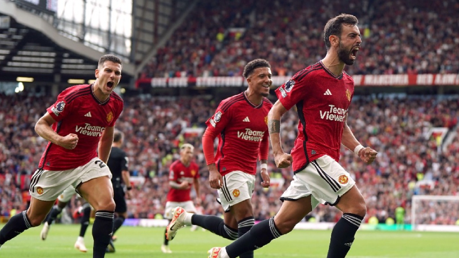 Bruno Fernandes leads Manchester United to comeback victory over 10-man Nottingham Forest