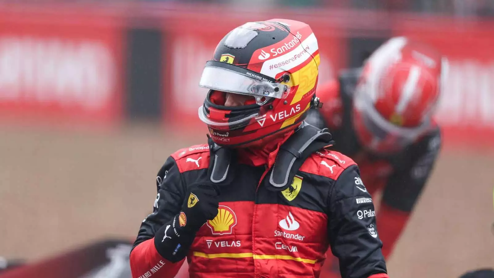 Carlos Sainz celebrando la pole en Silverstone
