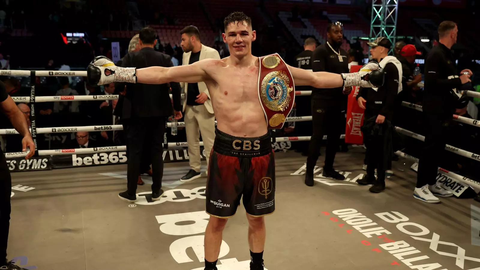 Chris Billam-Smith claims WBO cruiserweight with majority decision win over Lawrence Okolie