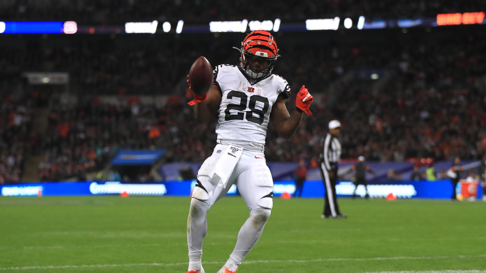 Joe Mixon fantasy football stats Bengals RB shows modest life in Week 12  for traditional fantasy leagues not for DFS  DraftKings Network