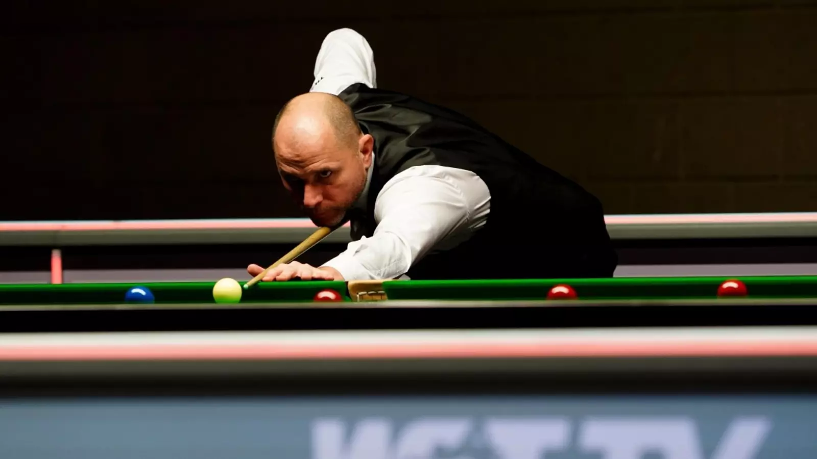 Welsh Open Joe Perry wins first UK title after beating Judd Trump in final