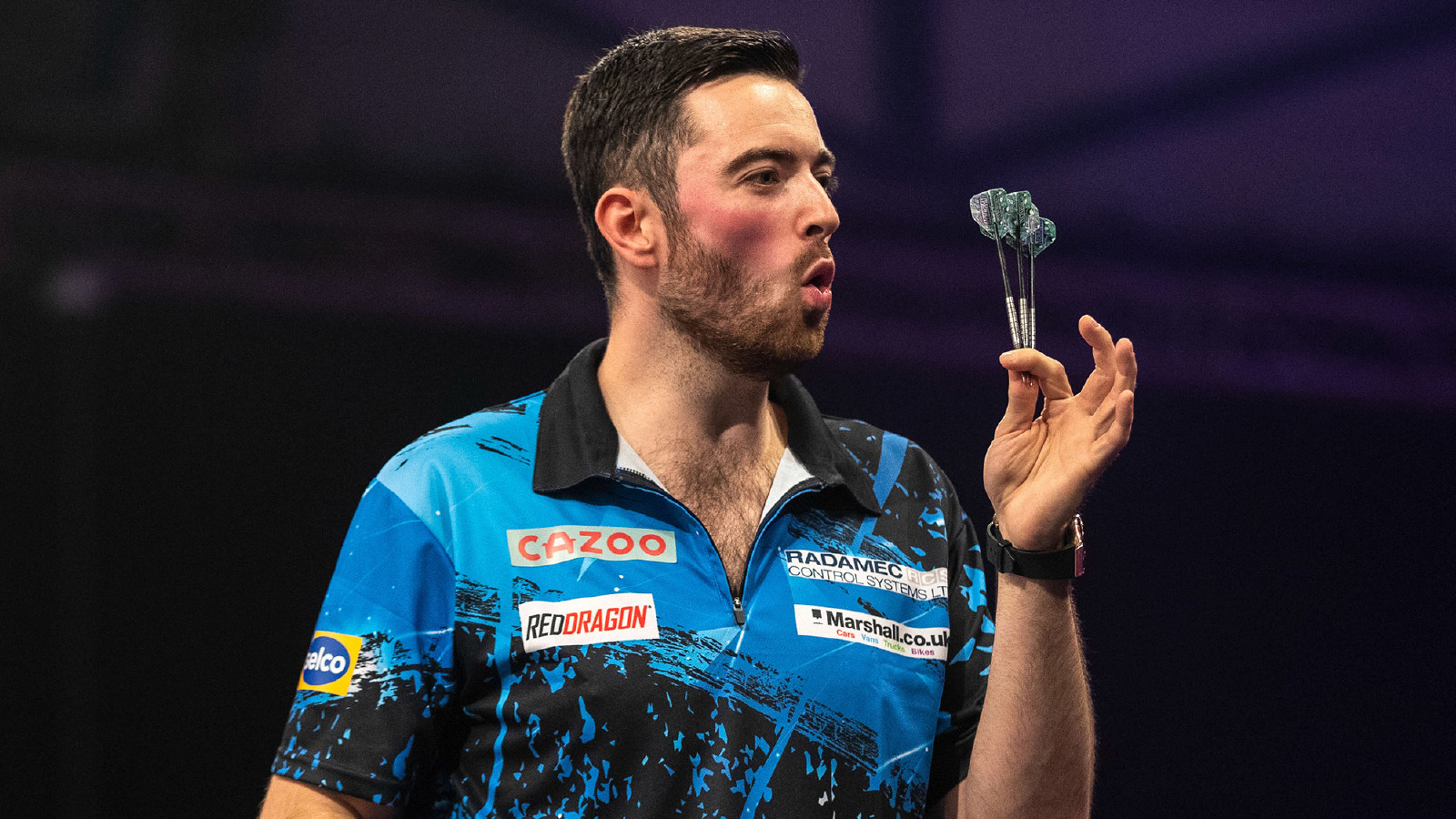 Luke Humphries’ European Darts Grand Prix title defence off to a thrilling start