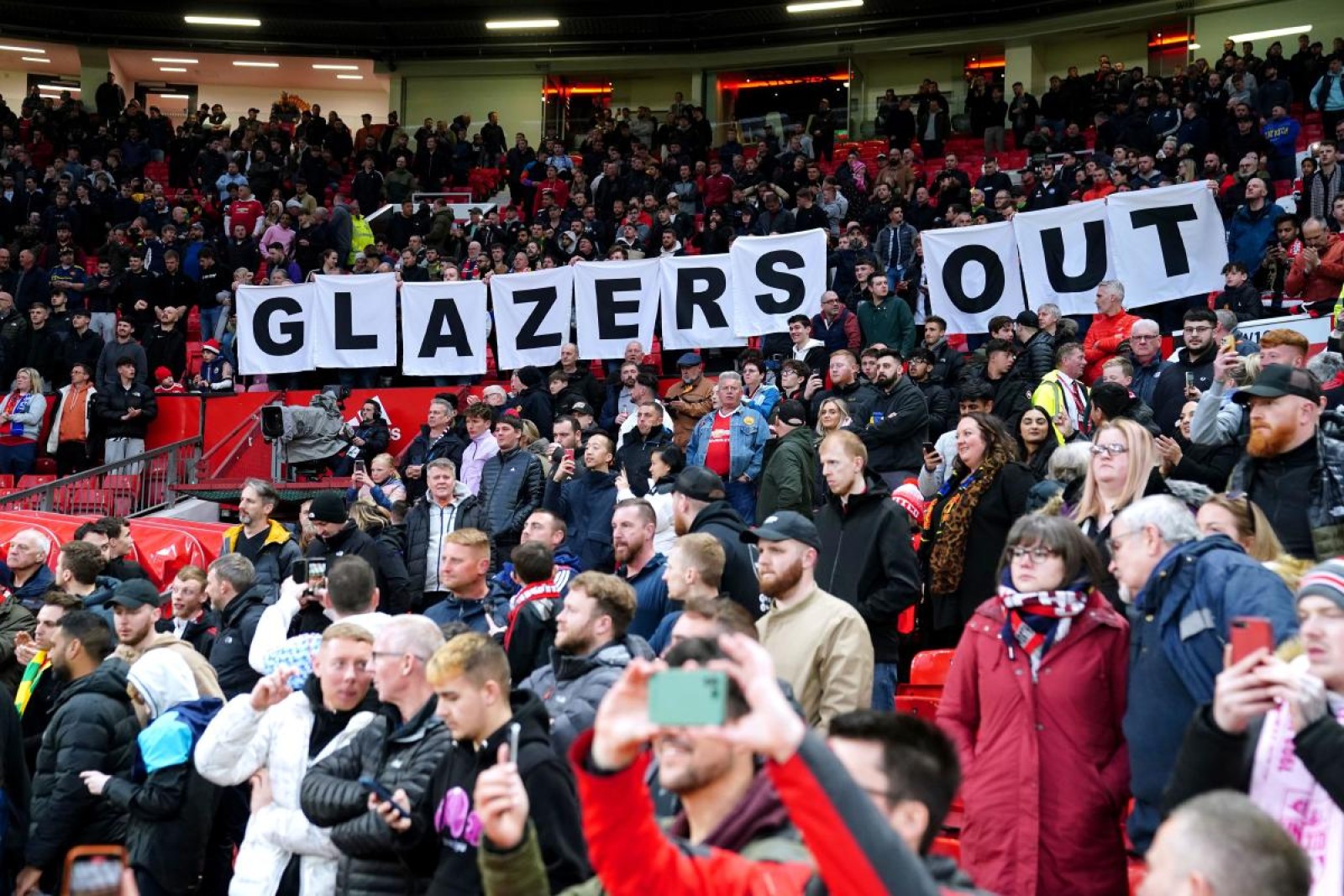 Social Zone: Man Utd's anti-Glazer protest goes wrong, plus Liverpool owe  Klopp's wife a statue | PlanetSport