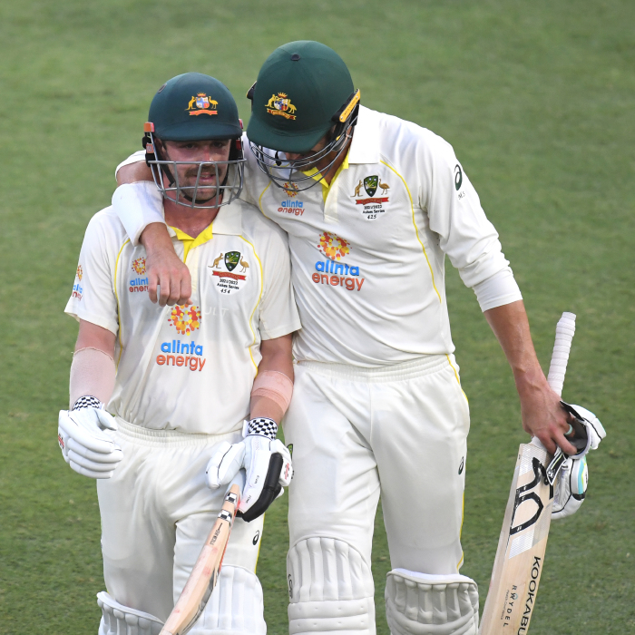 Travis Head and Mitchell Starc for Australia in Day 2 of the Ashes